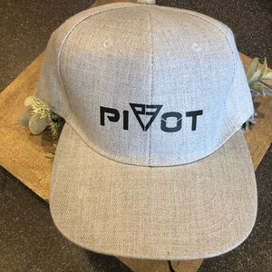 Pivot- ball cap